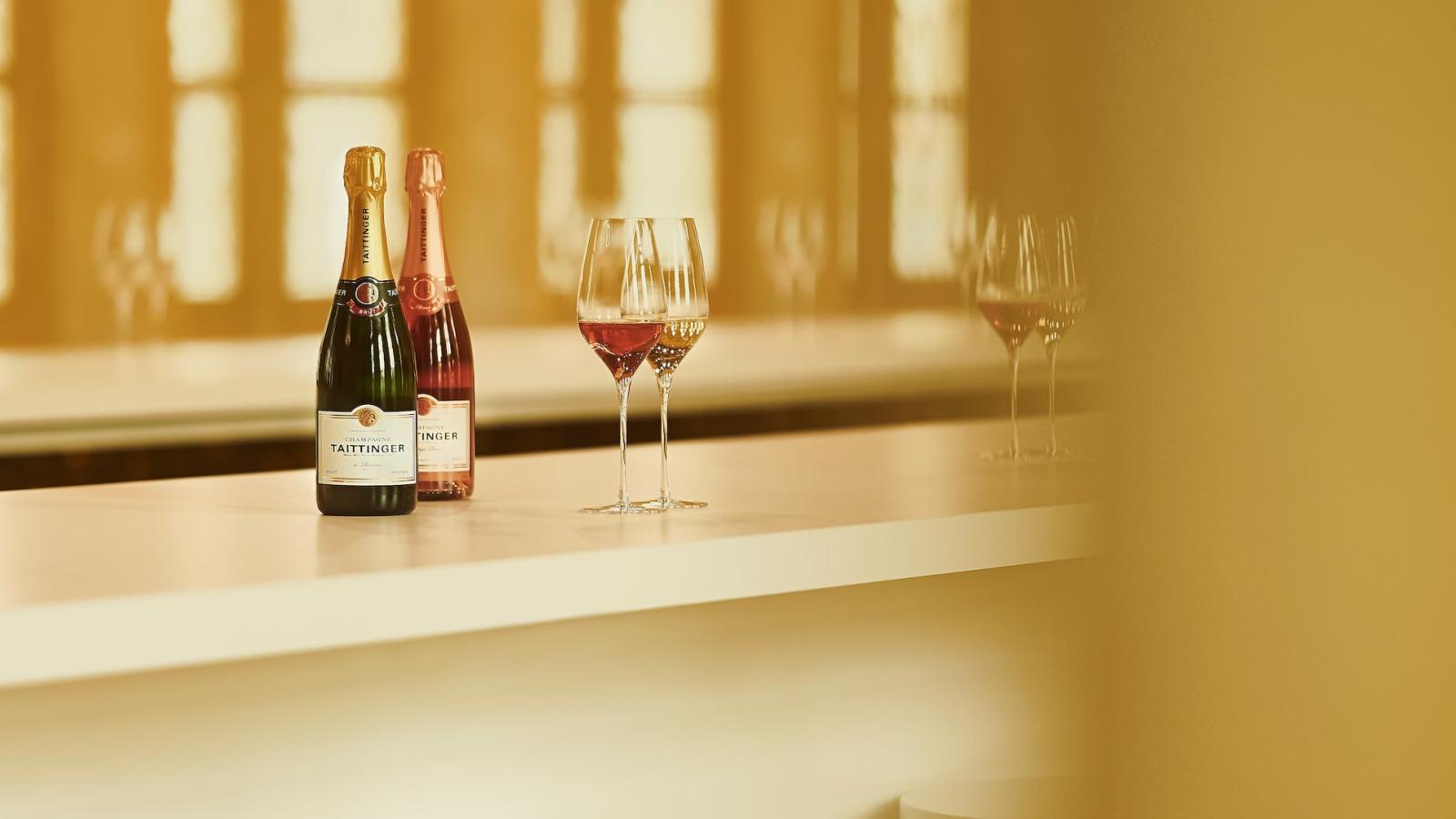 L Instant Ros English Champagne Taittinger Reims l-instant-ros-english-champagne-taittinger-reims